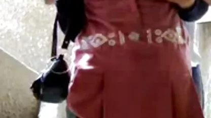 Attraktives japanisches Mädchen schlürft eine gratis porno outdoor große dicke Fleischstange