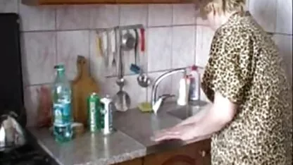 Die süße Brünette fickt sich hart, um gratis sexfilmr zu spritzen