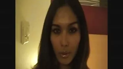 Milf betrügt den Sohn des Nachbarn und verführt zum Ficken kostenloser porno clip