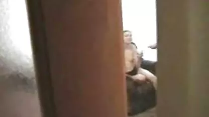 Hündin in der Hitze genießt pornofilmgratis eine Butt-Banging-Session