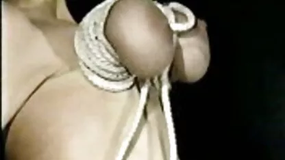 Anita zu dritt mit zwei pornoklassiker kostenlos Kumpels